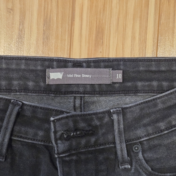 Levis Women's Black Jeans - Picture 4 of 7